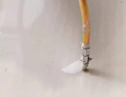 呈贡瓷砖空鼓维修公司专业解答在瓷砖铺贴过程中，如果使用的砂料过粗（如全部使用了粗砂），可能会导致以下问题